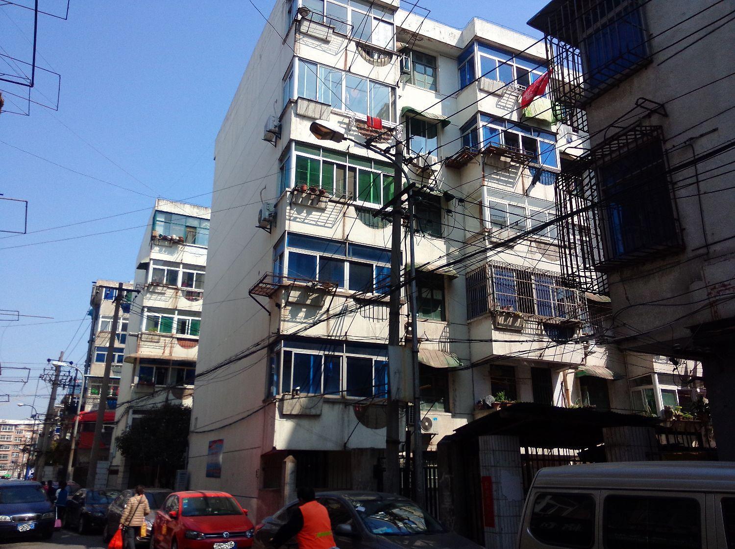 人民巷8号