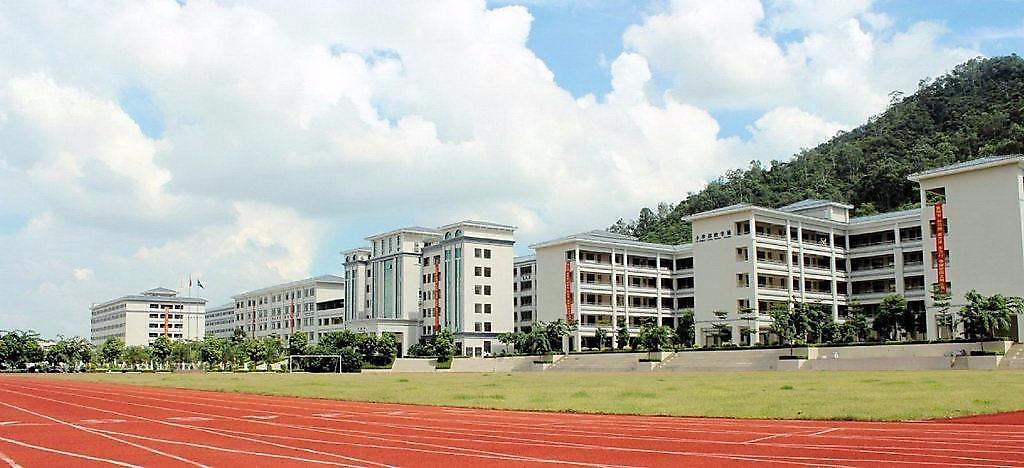 东莞市粤华学校初中部