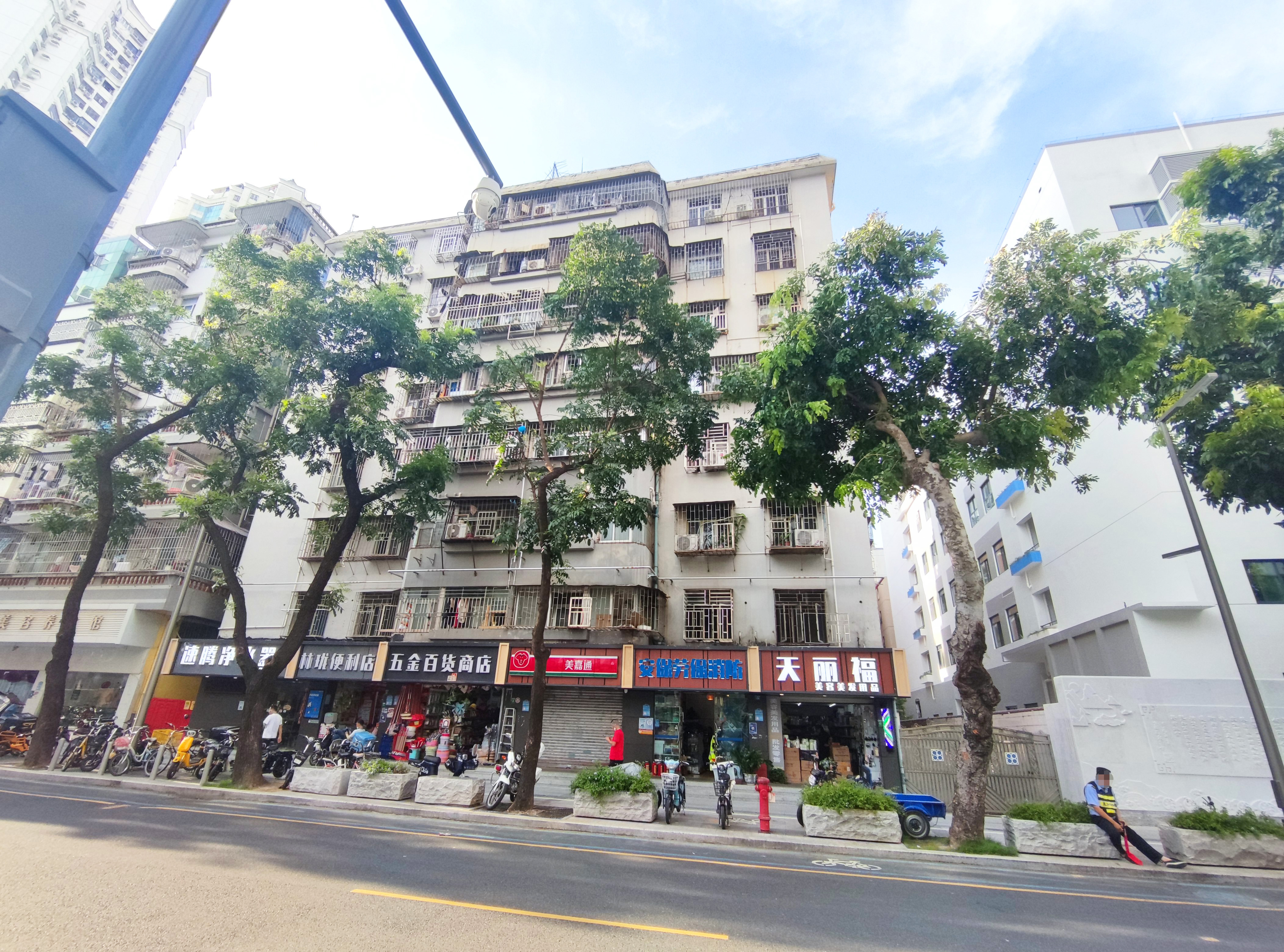 巴登市场综合楼