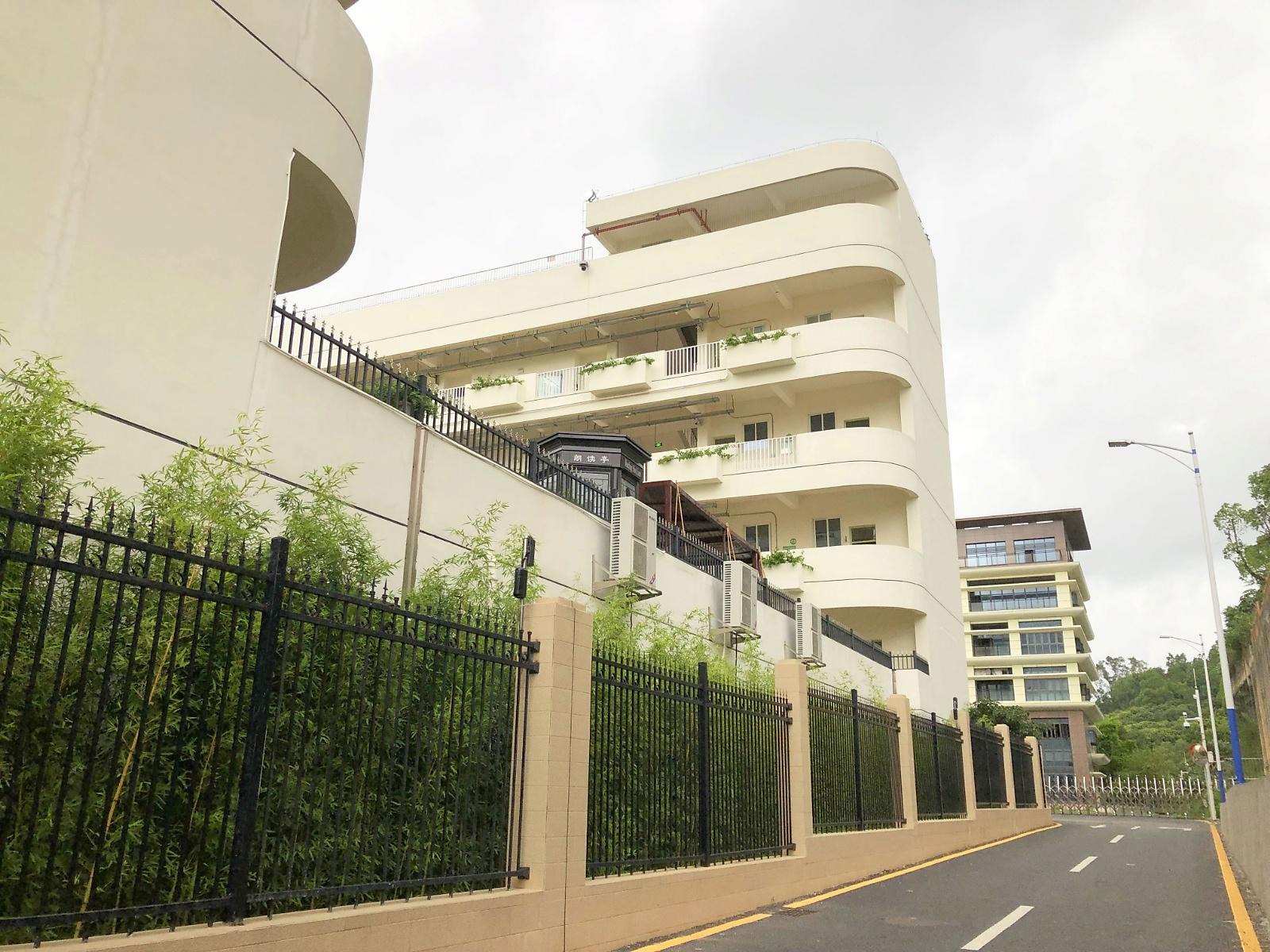 新安中学（集团）外国语学校（初中部）