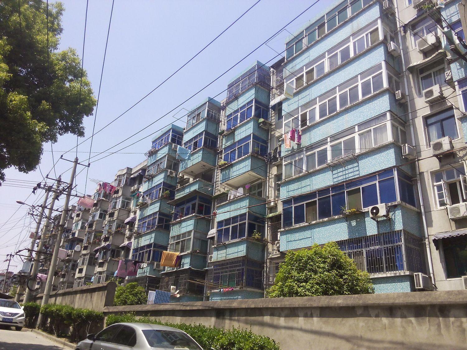 霍邱路182号