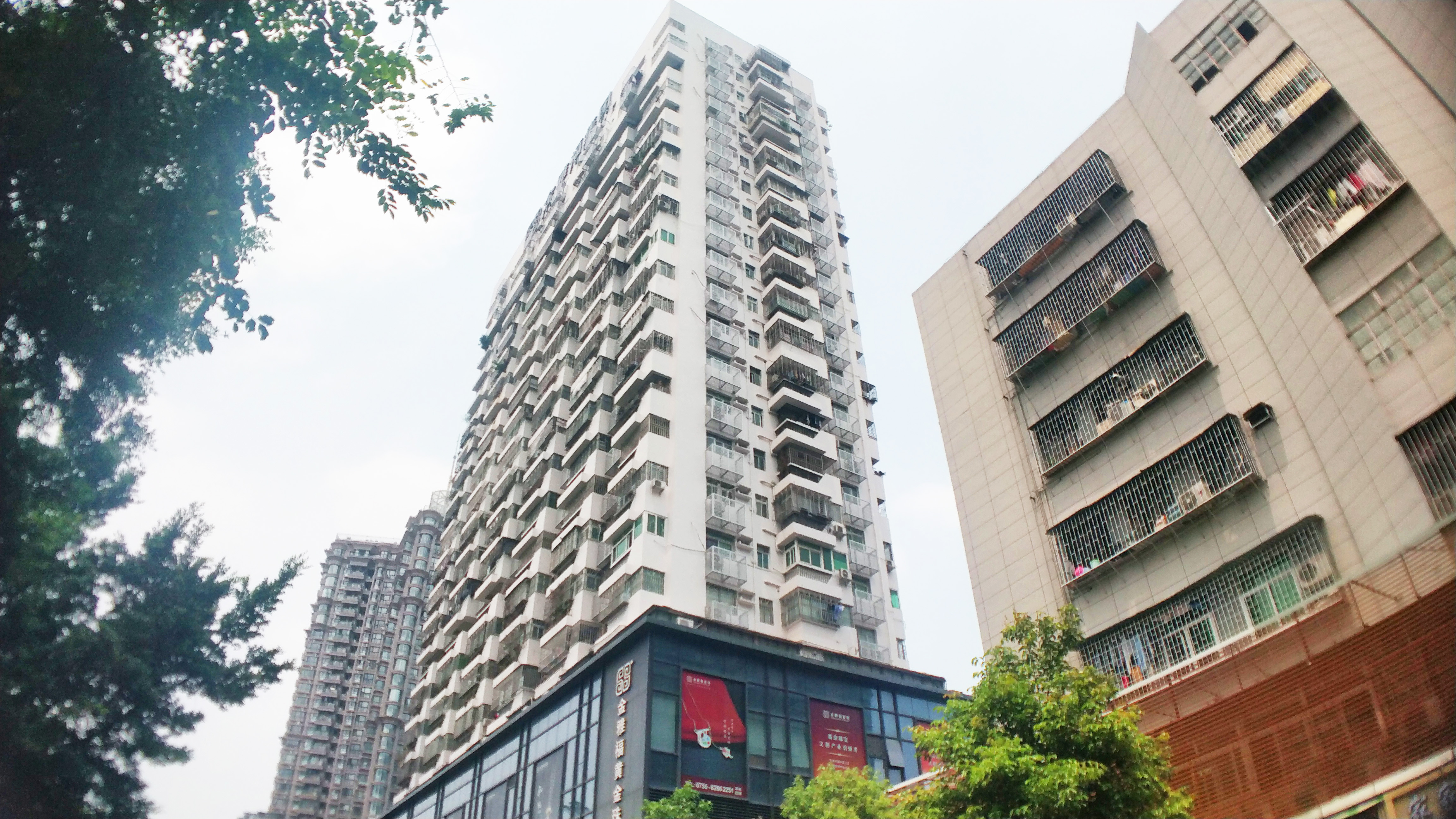 湖景大厦