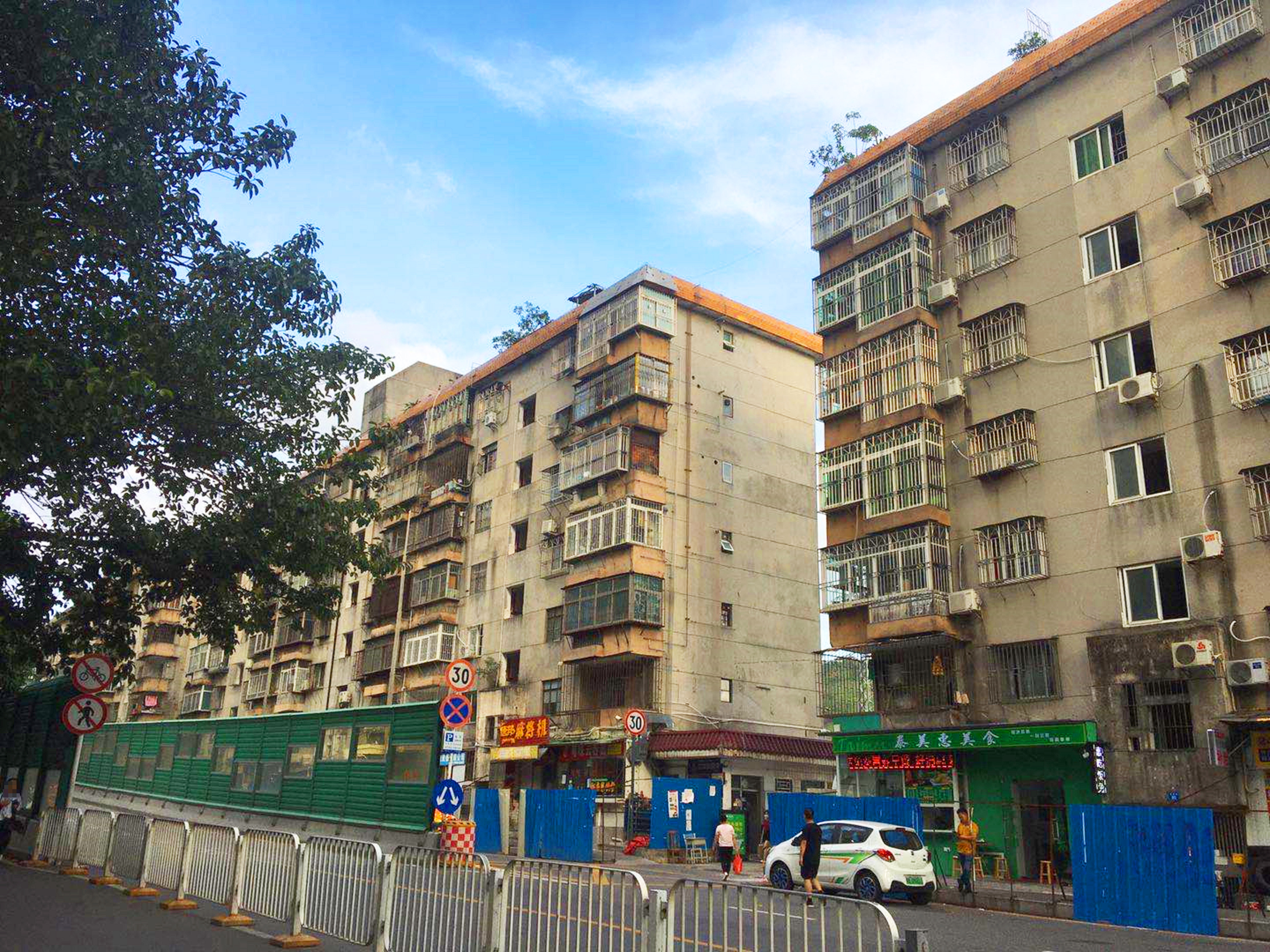 港莲二村