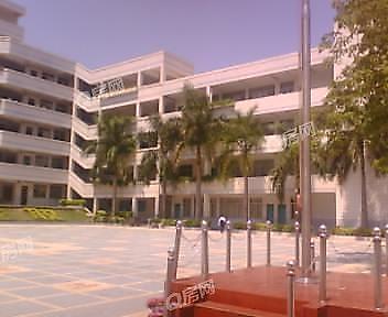 深圳市龙岗区布吉中学（初中部）