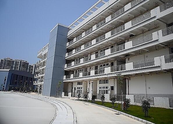 深圳市宝安区新安中学（集团）（初中部）