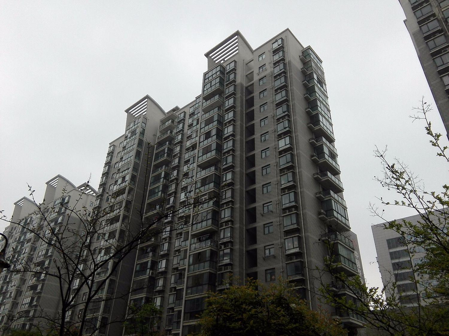 湖畔春天